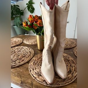 Excellent western boot DOLCE VIDA